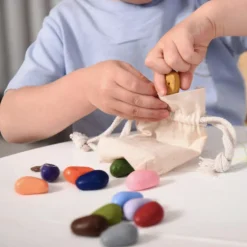 16 Crayons cailloux 100% naturel + sac en coton - Poppik
