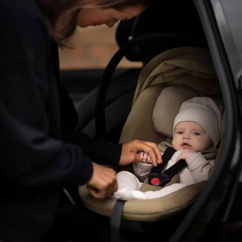 Siège auto Maple - cosy bébé Thule - Darkest Blue