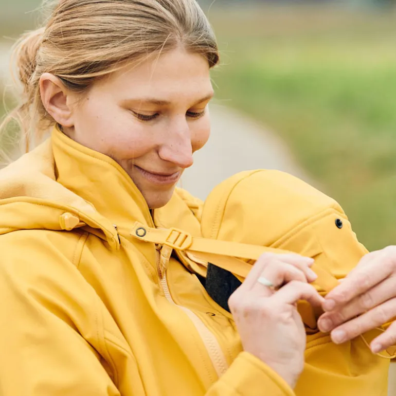 Veste de portage softshell Mamalila - Moutarde